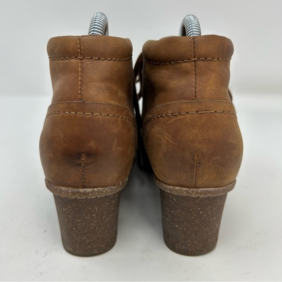Clarks Brown Tan Leather Sashlin Sue Ankle Lace Up Booties Size 9 Comfort - Picture 8 of 13